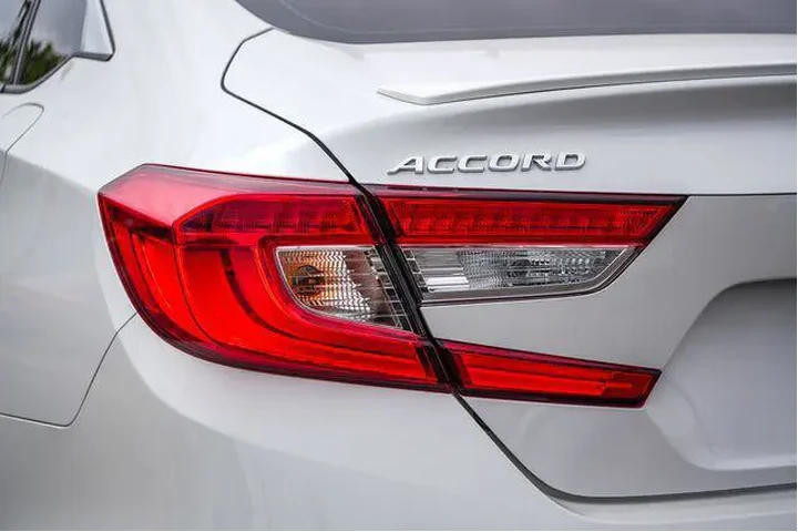 $16500 : Honda Accord 2018 Sport 4dr image 9