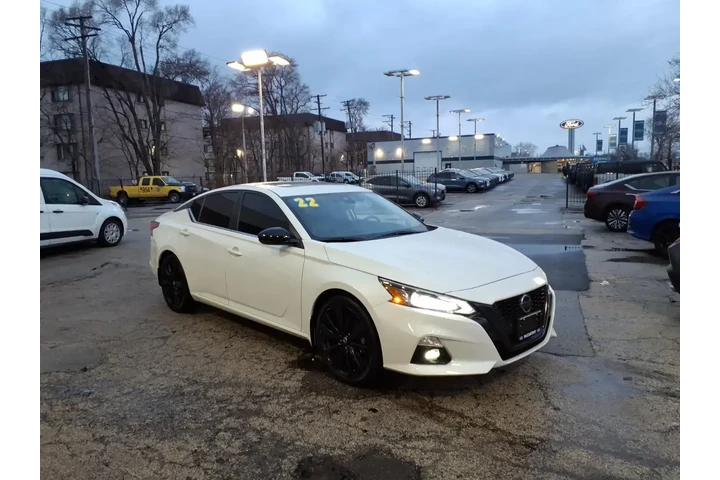 $20870 : Nissan Altima 2022 2.5 SR 4d image 1