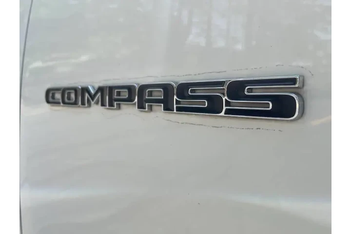 $8900 : 2018 Compass Sport image 10