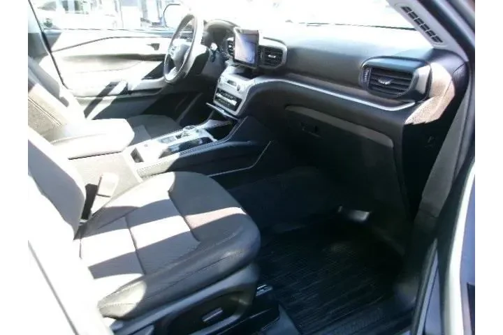 $29696 : Ford Explorer 2022 AWD XLT 4 image 4