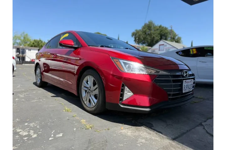 2019 Elantra SEL image 1