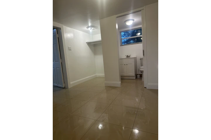 $1700 : Renta apt /  un cuarto image 9