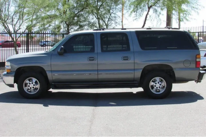 $4995 : 2002 Suburban 1500 LT image 6