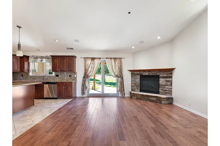 $1600 : Welcome to this beautifully image 6