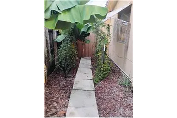 $1250 : Rental property with 1 bedro image 7