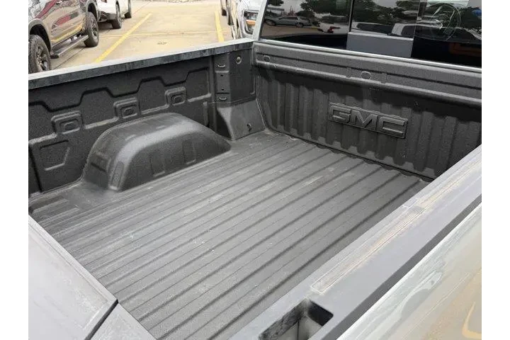 $38788 : GMC Sierra 1500 2024 4x2 SLT image 8