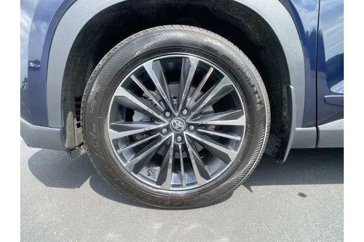 $59475 : Toyota Grand Highlander Hybr image 10