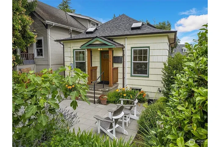 $1200 : This Charming House Available image 1