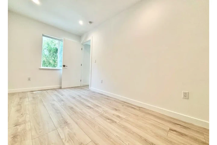 $2430 : Beautiful House in  West Adams image 9