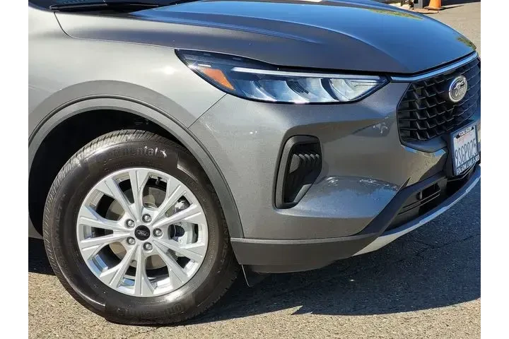 $29778 : Ford Escape 2025 AWD Active image 6