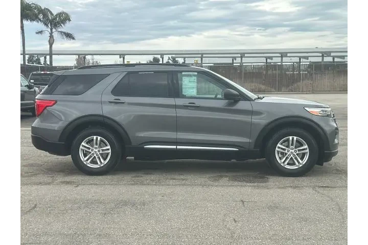 $29990 : Ford Explorer 2022 XLT 4dr S image 2