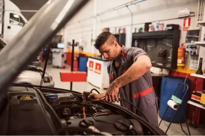 SE BUSCA TÉCNICO AUTOMOTRIZ image 5