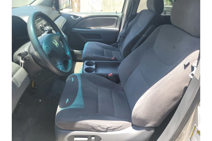 $1500 : Honda Odyssey EX Minivan image 4