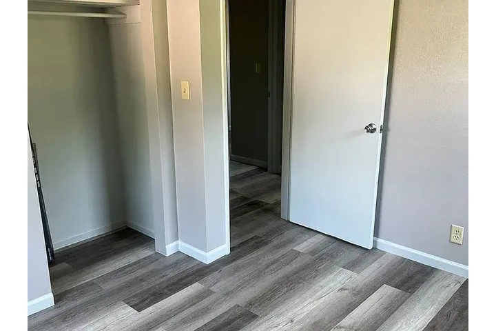 $1695 : 3 beds 1 baths image 8