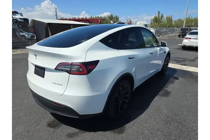 $34490 : Tesla Model Y 2024 AWD Long image 4