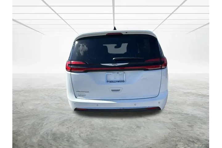 $21778 : Chrysler Pacifica 2024 Touri image 5