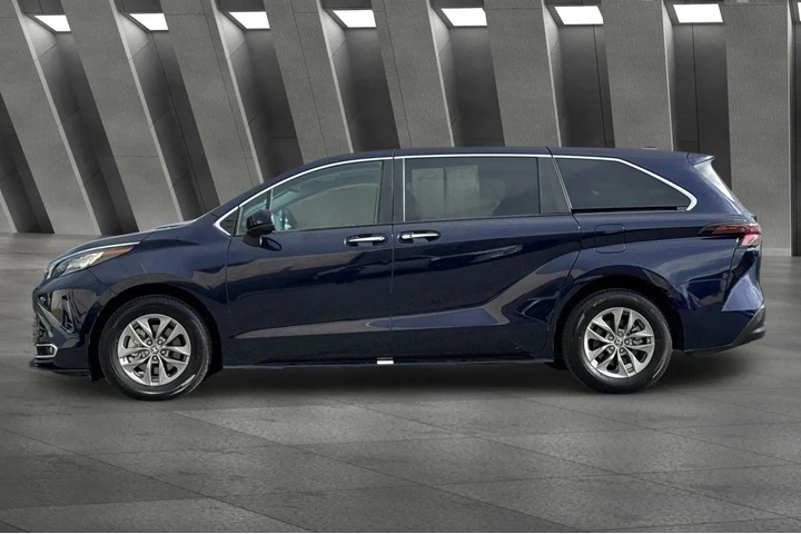 $36000 : Toyota Sienna 2023 XLE 7-Pas image 10