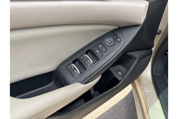 $16900 : Honda Accord 2018 LX 4dr Sed image 6