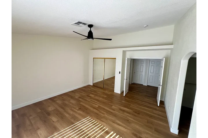 $1200 : North Las Vegas -Available image 9