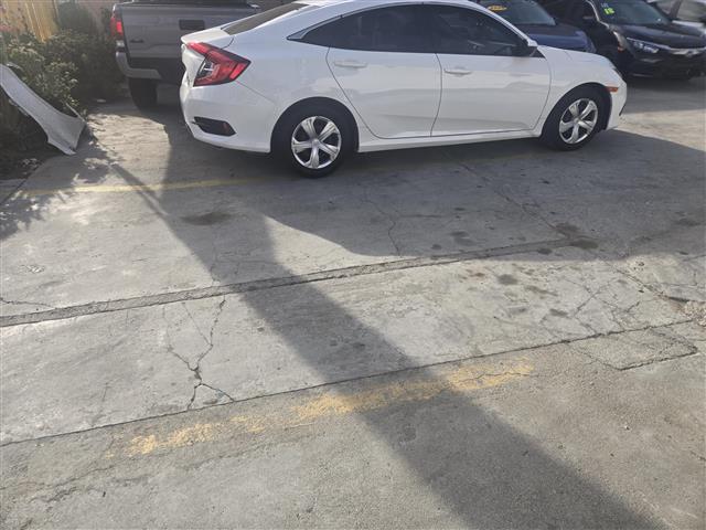 $16500 : 2018 honda civic lx image 2