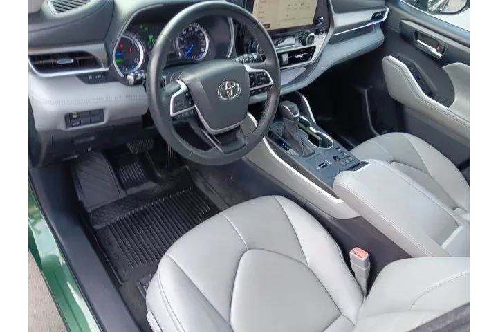 $39995 : Toyota Highlander Hybrid 202 image 7