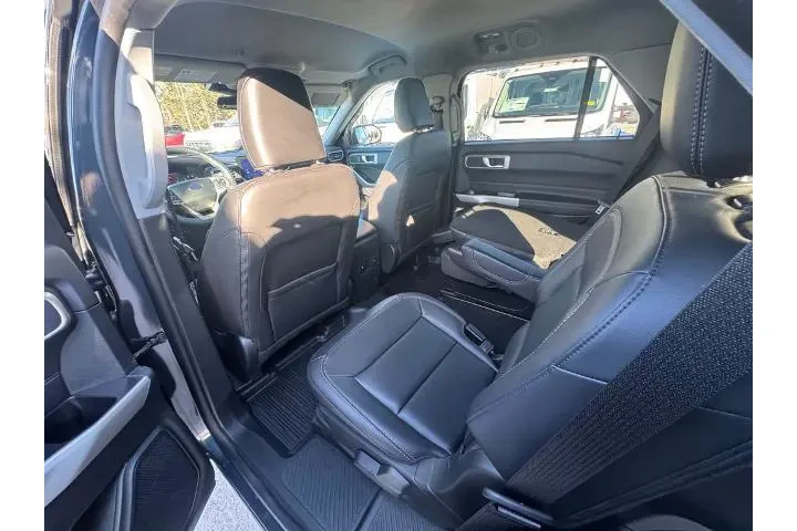 $35700 : Ford Explorer 2024 AWD XLT 4 image 9