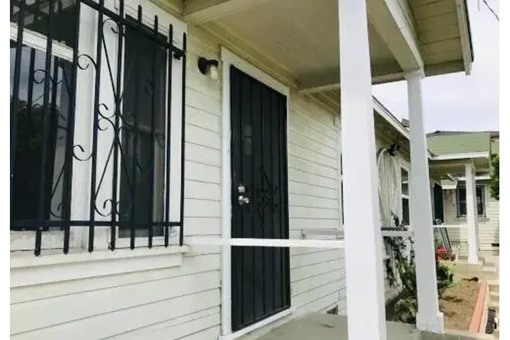 $1000 : Encantadora casa de 2 dormitor image 1