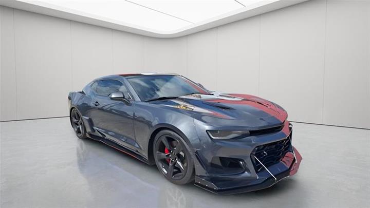 $29977 : 2017 Camaro SS image 2