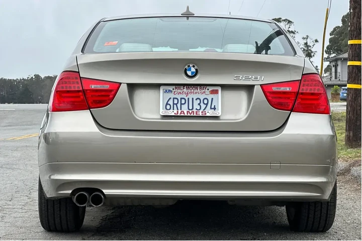 BMW 3 Series 2011 328i 4dr S image 4