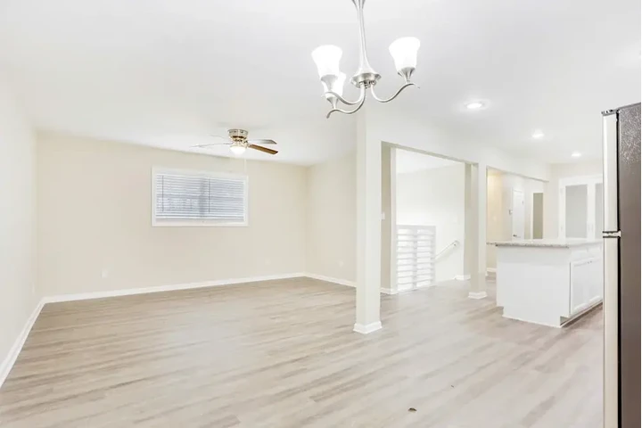 $1245 : Your Dream Apartment Available image 5