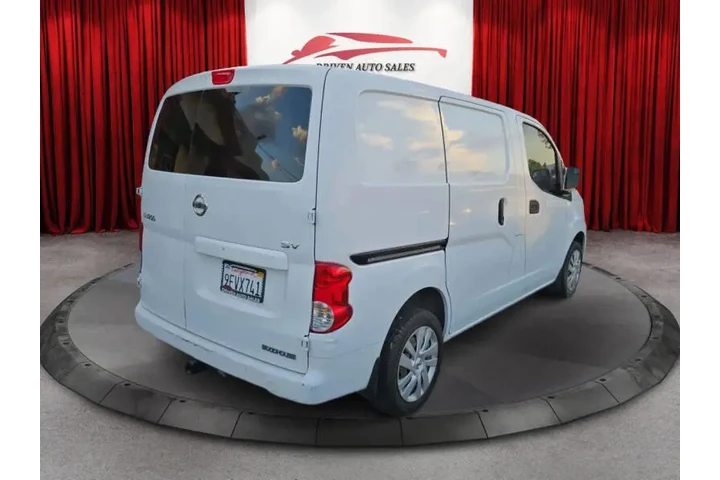 $16999 : 2015 NV200 image 6