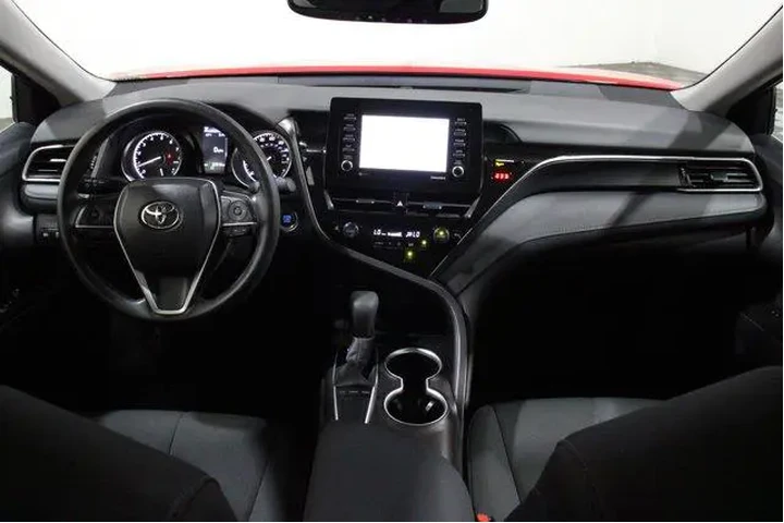 $27998 : Toyota Camry 2024 LE 4dr Sed image 2