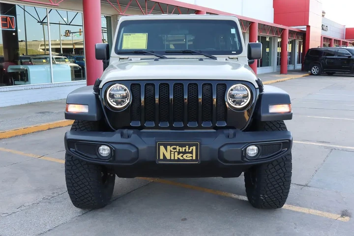 $35988 : 2022 Wrangler Unlimited Willy image 3