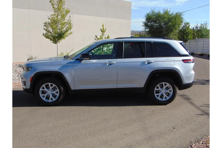 $33877 : 2023 Grand Cherokee Limited image 7
