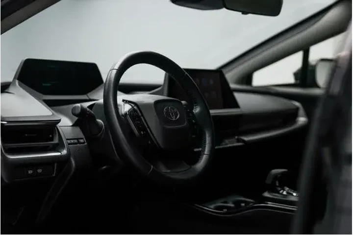 $25900 : Toyota Prius 2024 LE 4dr Hat image 10