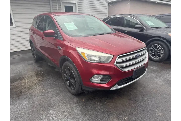 2017 Escape SE image 1