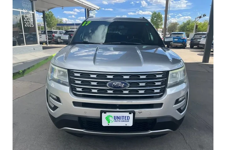 2017 Explorer Limited FWD image 2