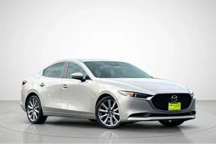 $19250 : Mazda Mazda3 Sedan 2023 2.5 image 2