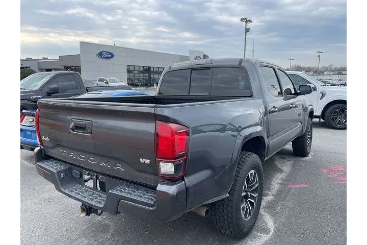 $35992 : Toyota Tacoma 2021 4x4 SR5 V image 3