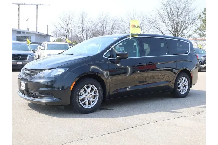 $20277 : Chrysler Voyager 2023 LX 4dr image 5