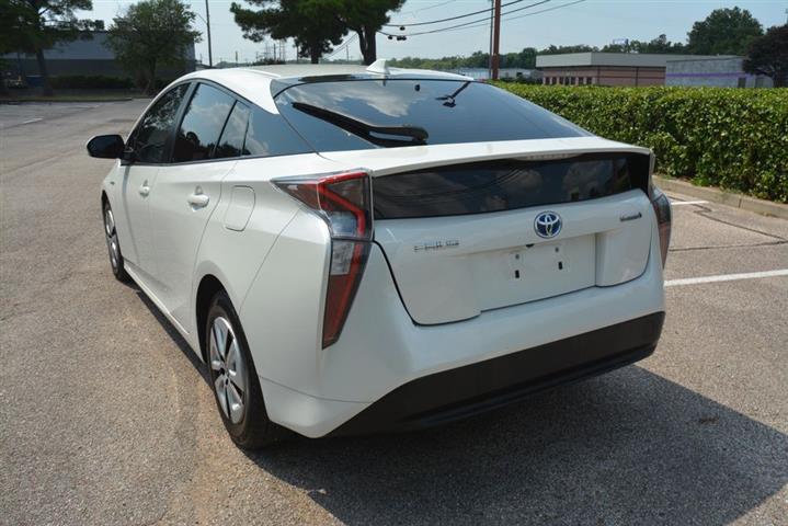 2016 Prius Four image 9