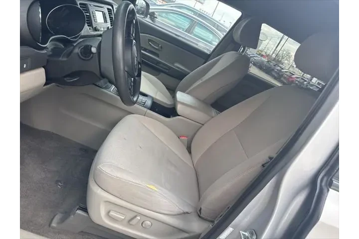 $12977 : Kia Sedona 2017 LX 4dr Mini- image 9