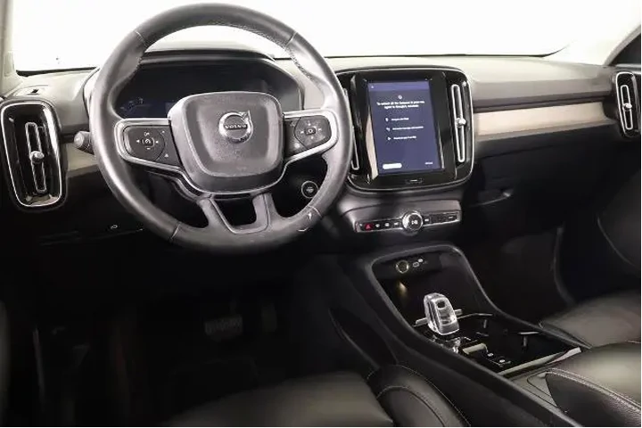 $26734 : Volvo XC40 2023 B4 Plus Brig image 2