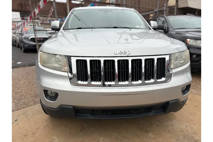 $9995 : 2011 Grand Cherokee Laredo image 4