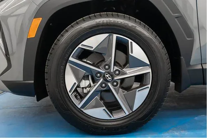 $27588 : Hyundai TUCSON 2025 SEL 4dr image 2