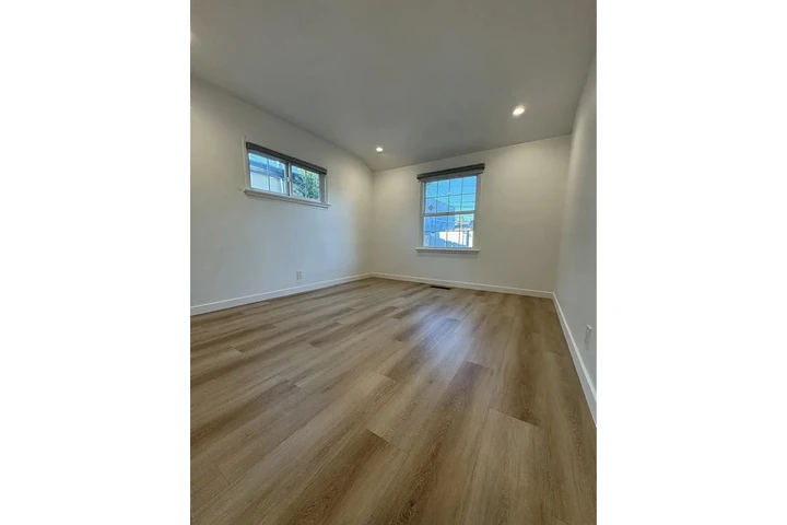 $2800 : Adorable 3 Bedroom House image 5