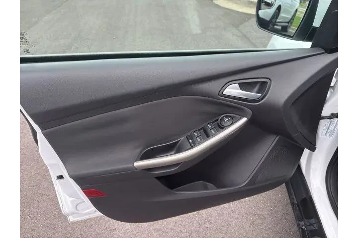 $6000 : Ford Focus 2012 SEL 4dr Hatc image 8