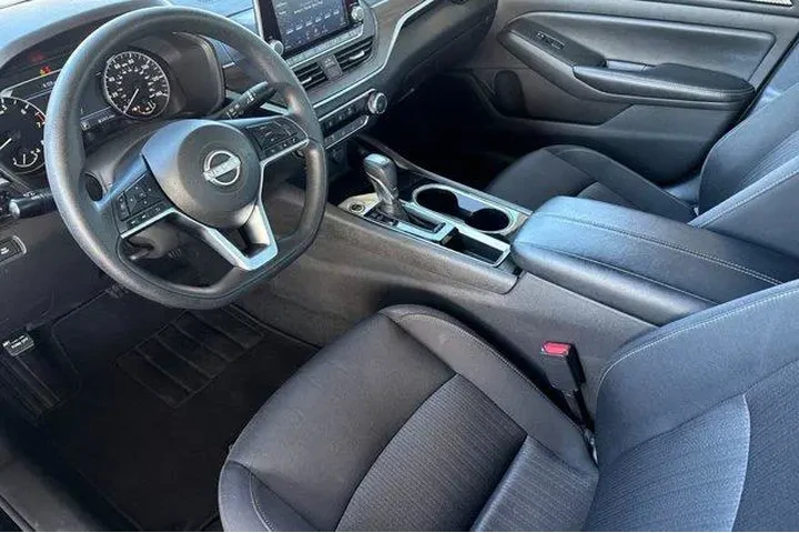 $16921 : Nissan Altima 2024 2.5 SV 4d image 5