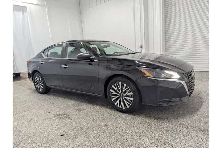 $23691 : Nissan Altima 2024 2.5 SV 4d image 1