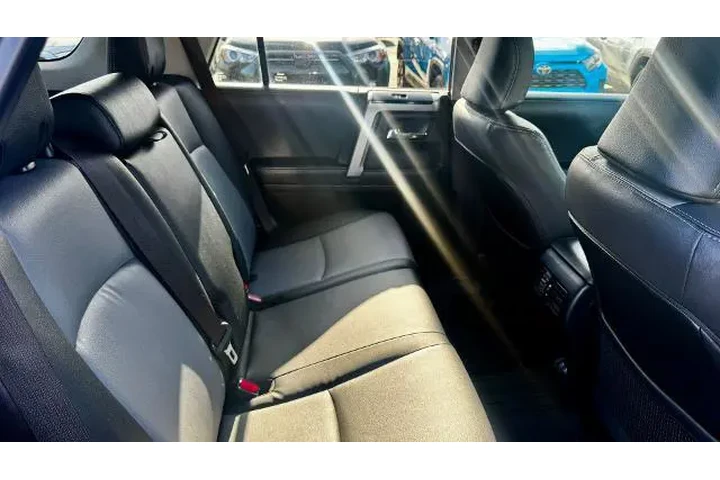 $37138 : Toyota 4Runner 2022 4x4 SR5 image 10